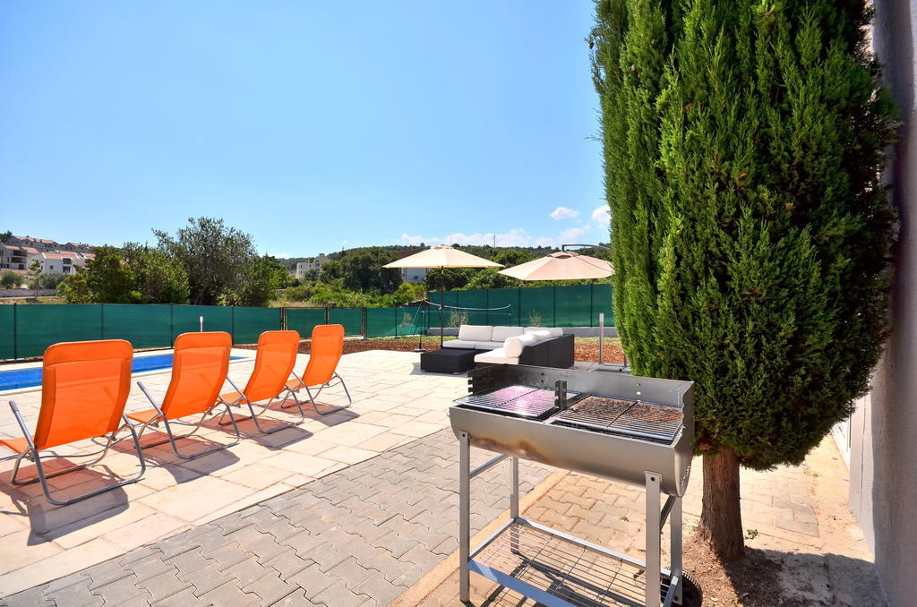 Bretia Apartments Sutivan Dış mekan fotoğraf