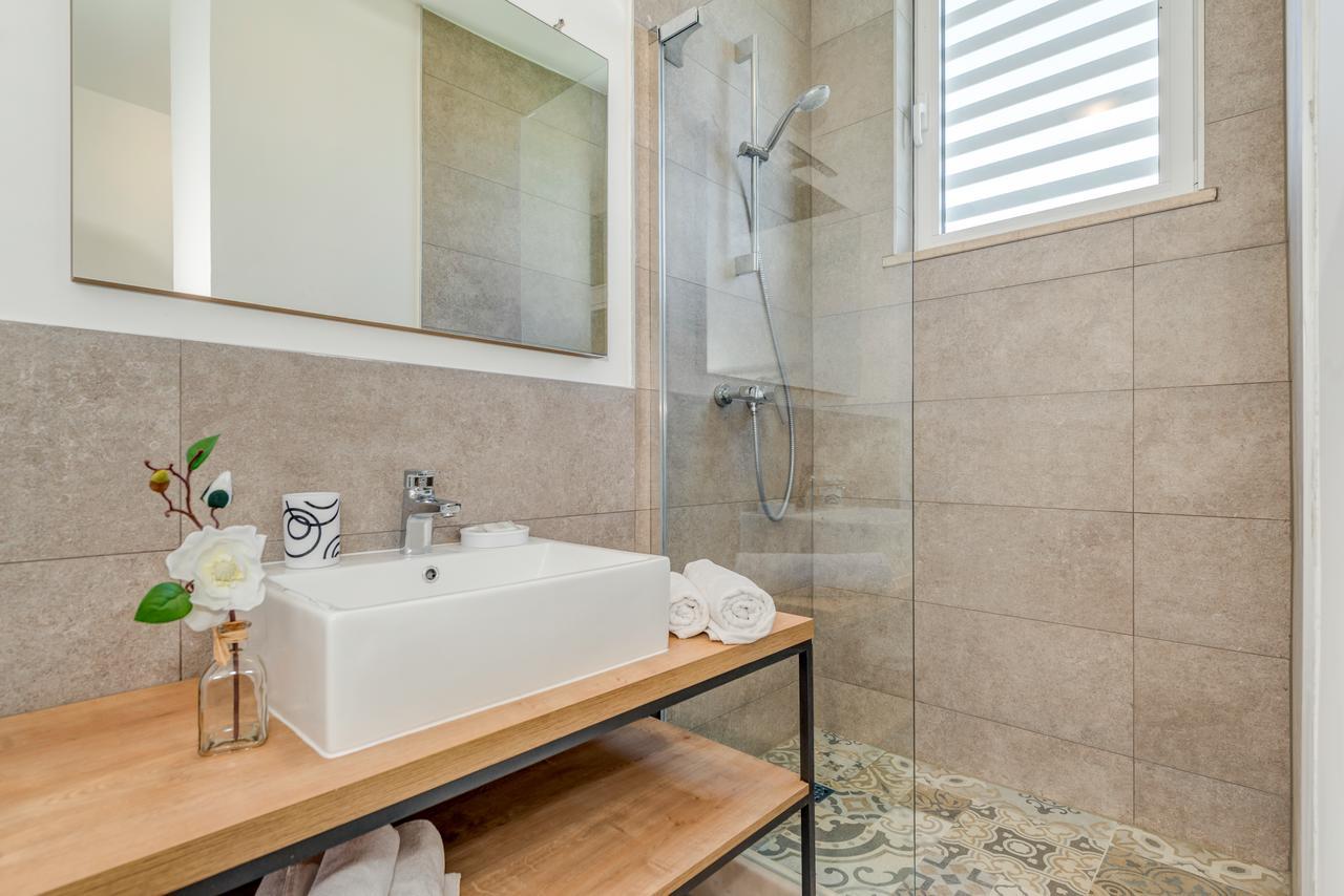 Bretia Apartments Sutivan Dış mekan fotoğraf